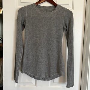 Lululemon Long Sleeve grey crew neck, no tags, fits like 4-6.